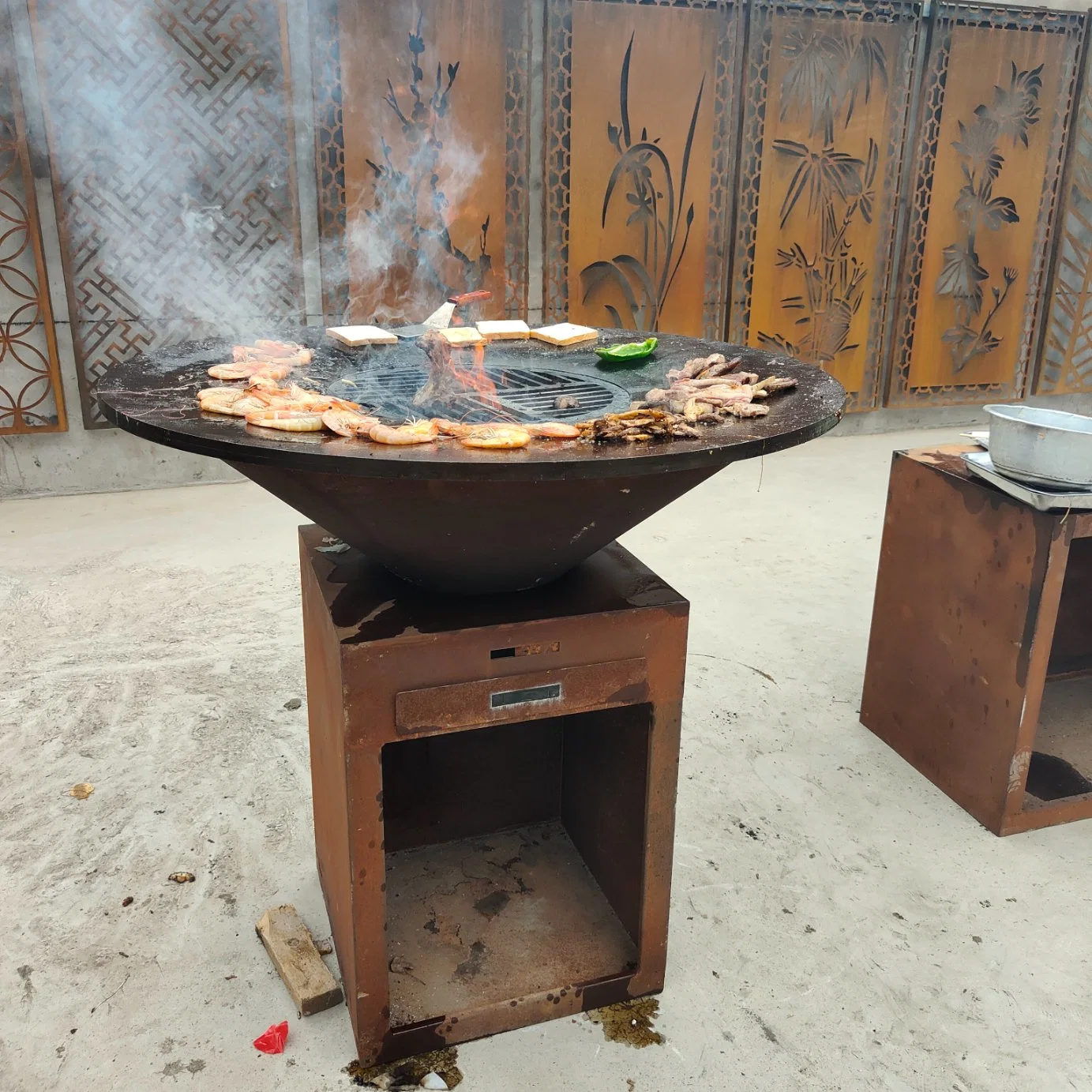 Nuevo estilo fumador barbacoa de carbón el carbón de leña barbacoa patio al aire libre