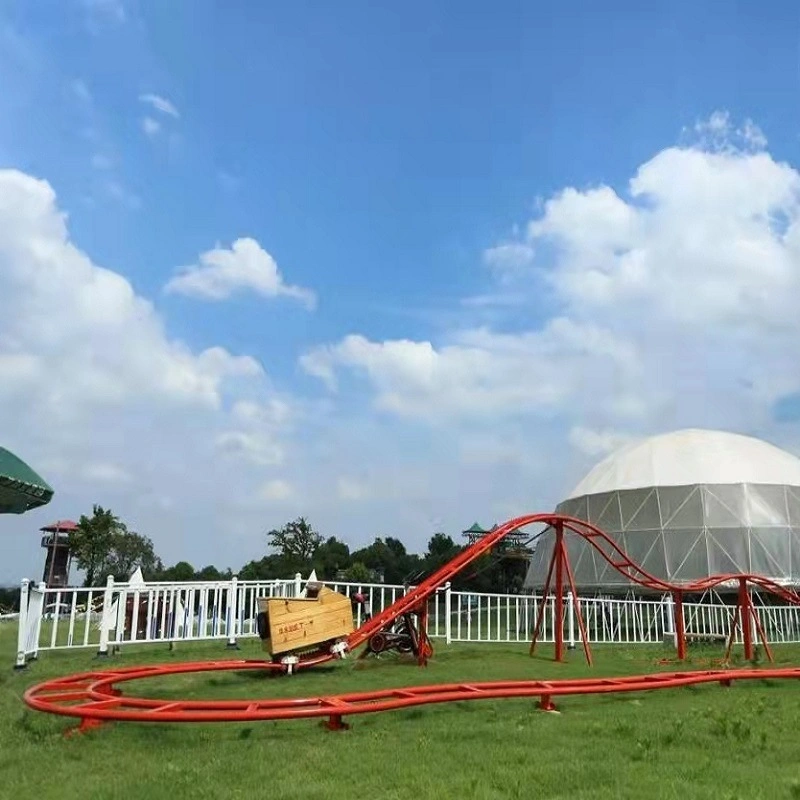 El Equipo de Parque de Atracciones Atracciones Montaña Rusa loca pequeños para niños