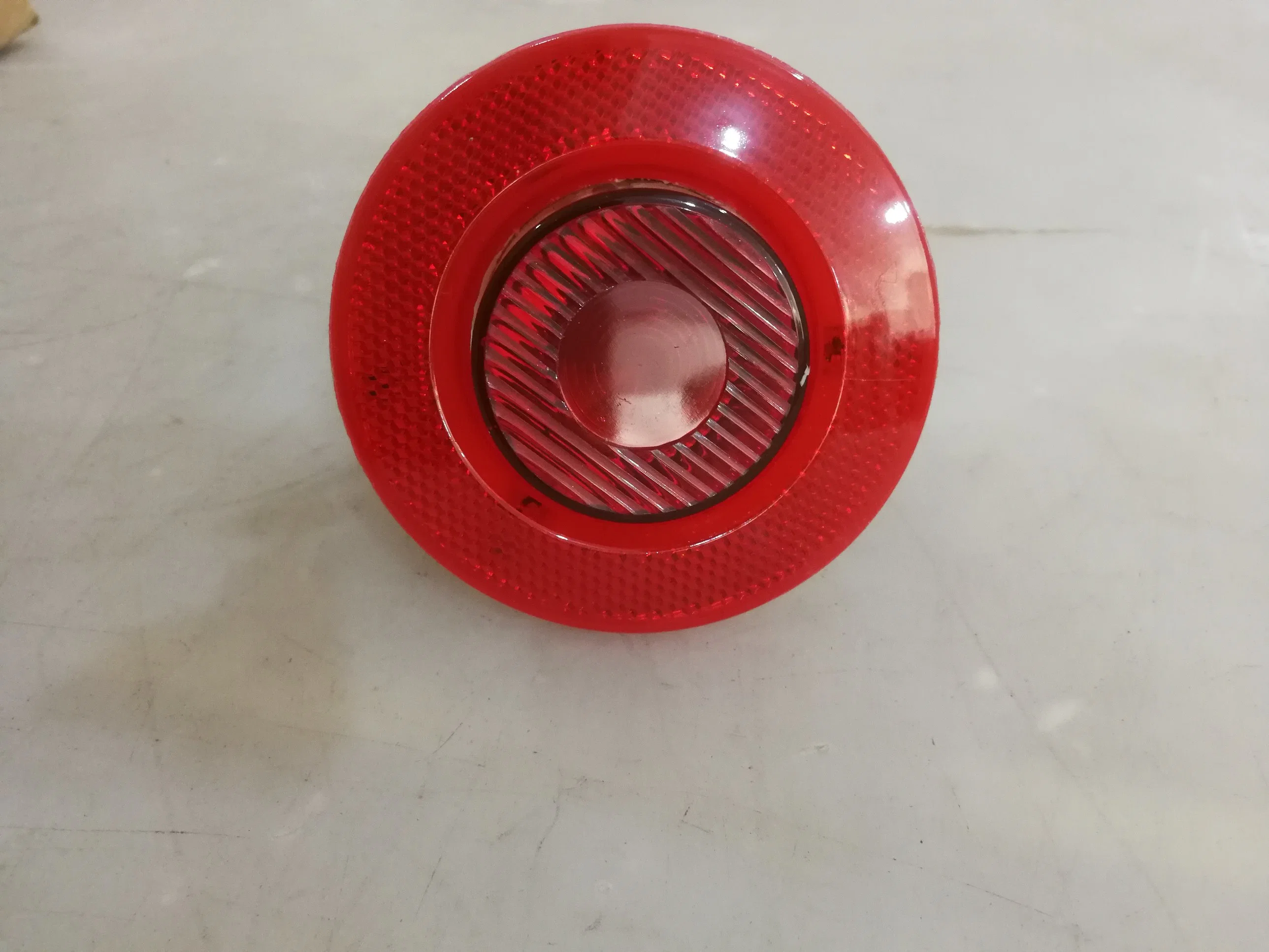 Popular New Design Auto Accessories Bus Spare Body Parts Rear Fog Lamp Tail Light with Reflector/Brake Lamp/Turn Lamp/Back up Lamp Dia 98 Hc-B-2083