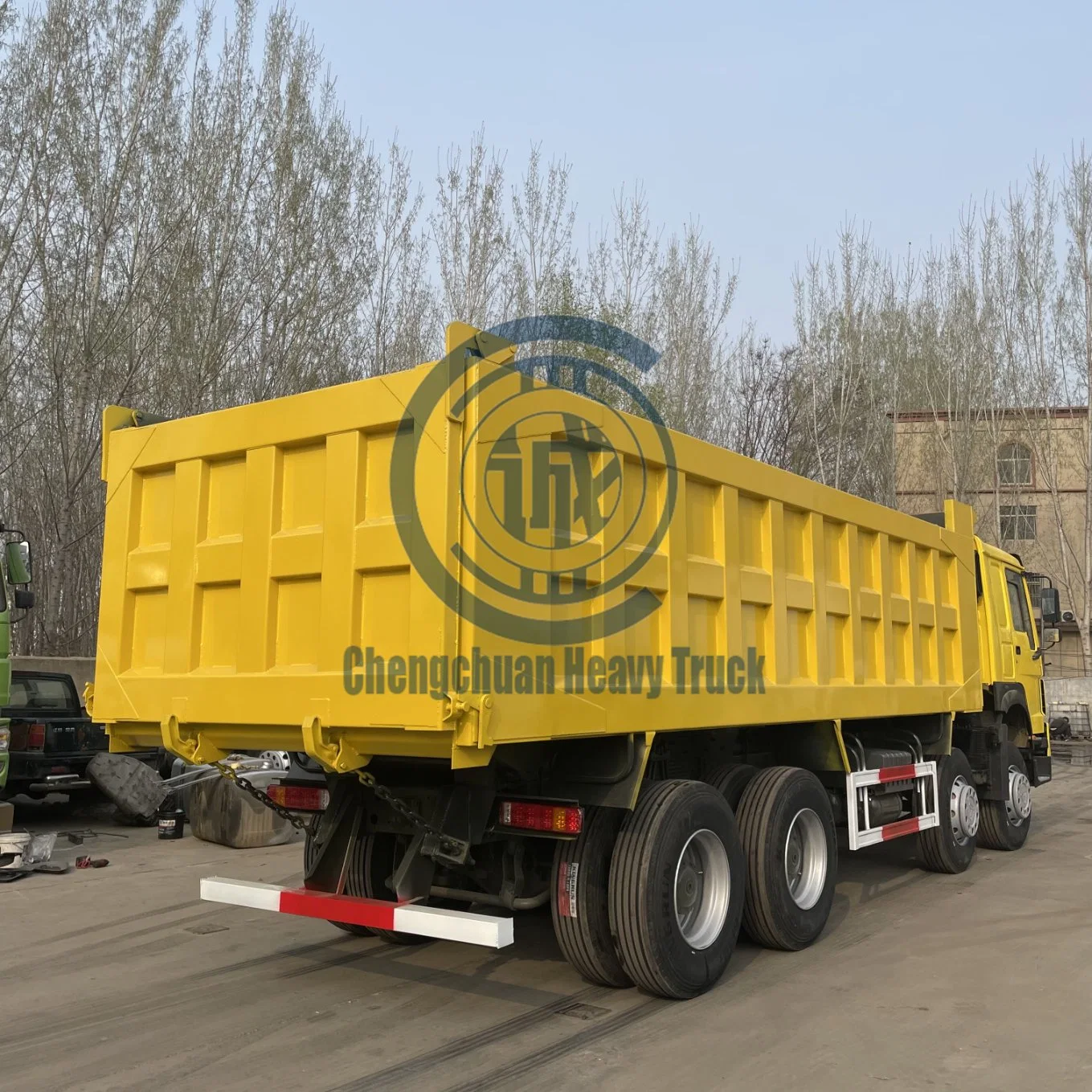 شاحنة شحن جديدة/مستعملة من طراز Sinotruk HOWO 8*4 30cbm 60 طنًا شاحنة التفريغ ذات القطارة