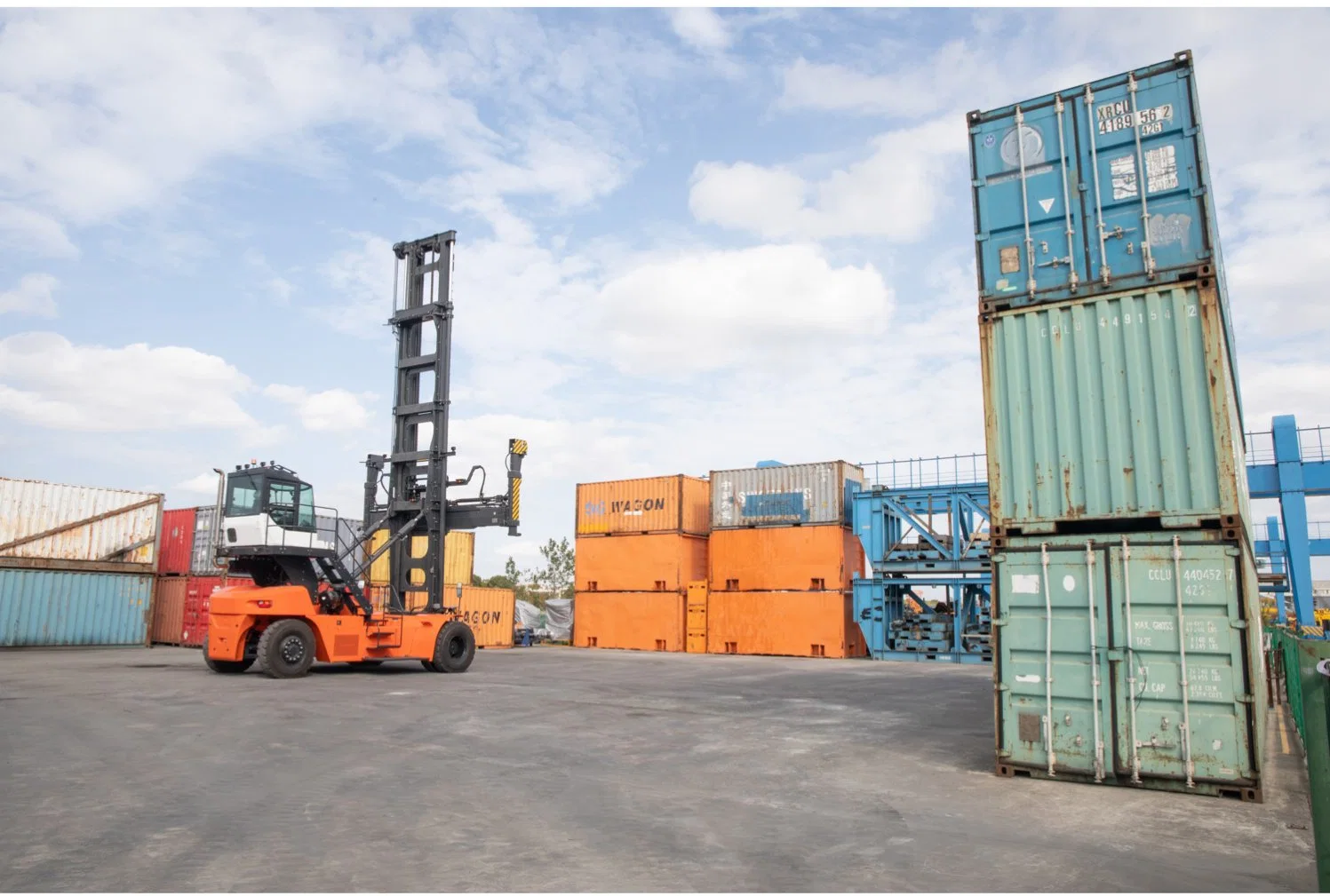 8ton 9 Ton Forklift Container Lifter Container Handler Container Forklift Which Is Not Affected by The Engine Speed and Has Better Cooling Effect