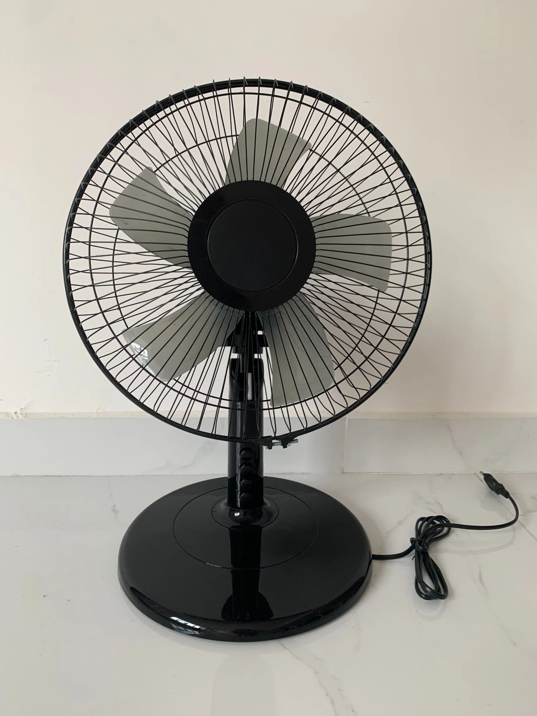 Ventilador de mesa pequeña oscilación eléctrica de 12 pulg.