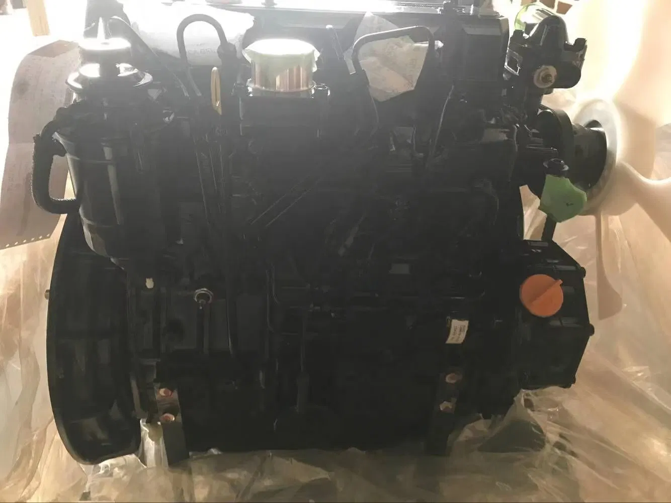 Los motores diesel Yanmar 2TNV98 se utilizan en los motores marinos Mini Digger Auto Parts