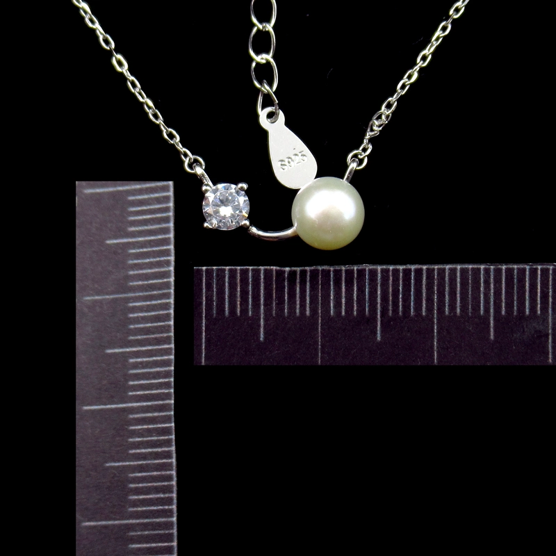 Edgeless Silver Pearl Round Single Pearl Necklace with Heart Shaped