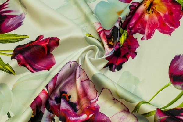 Manufacturers Wholesale/Supplier Reliable Quality Floral 100% Polyester Print Silk Satin Fabric for Dress