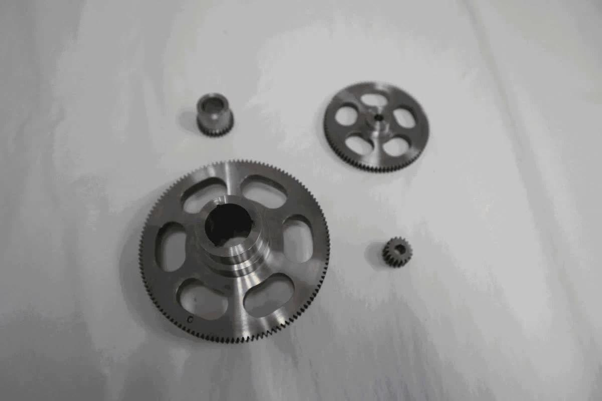 Personnalisée OEM prototype industriel de l'équipement de découpe en acier moulé engrenage cylindrique partie d'usinage CNC