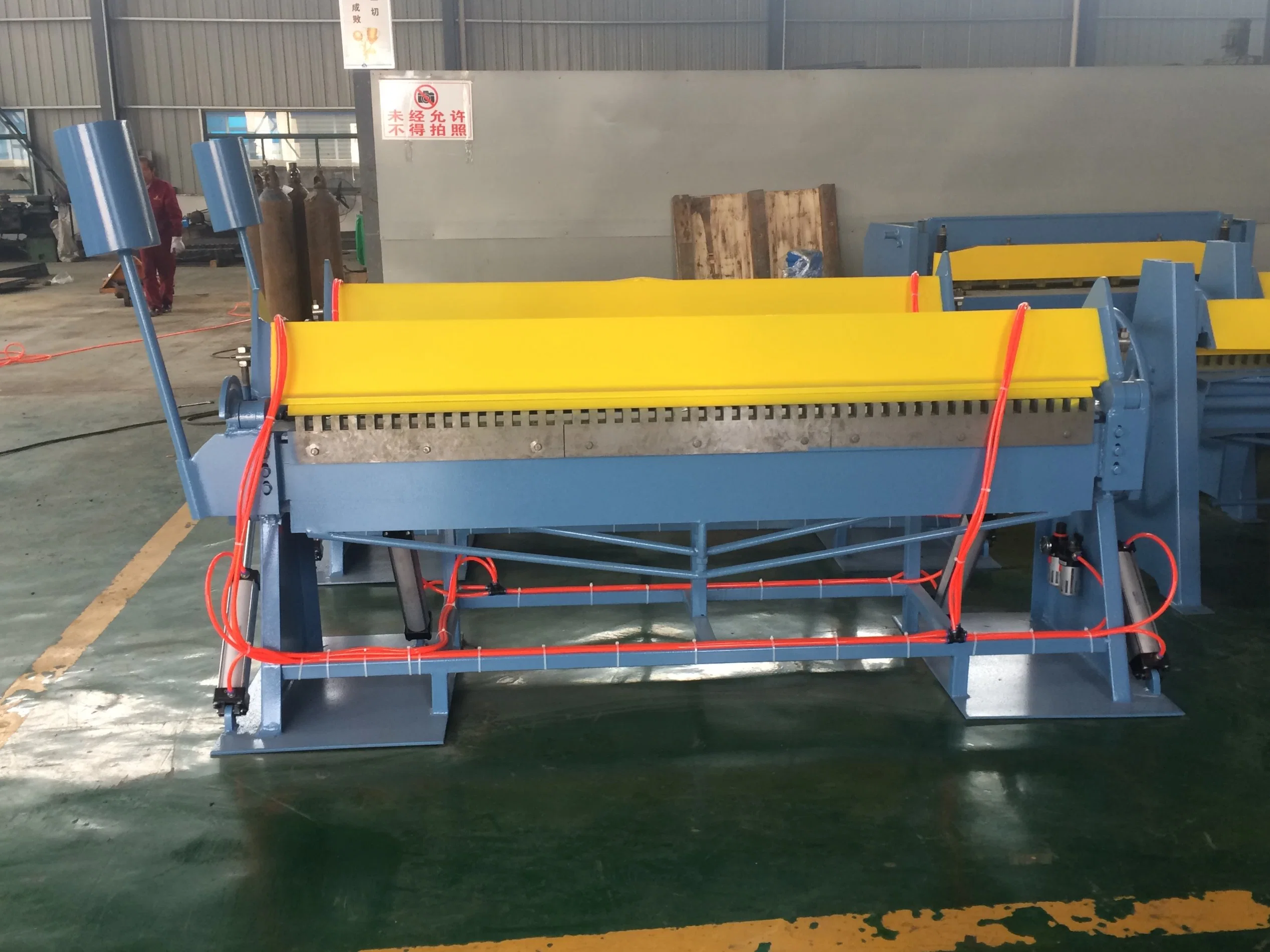 1.5 *2500 Pneumatic Carbon Steel Sheet Iron Plate Bending Folder Machine