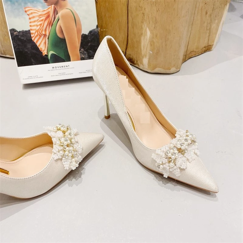 Tacones de tacón de aguja Pointy Navidad año Nuevo Fiesta de la boda Vestido de dama Zapatillas para mujer