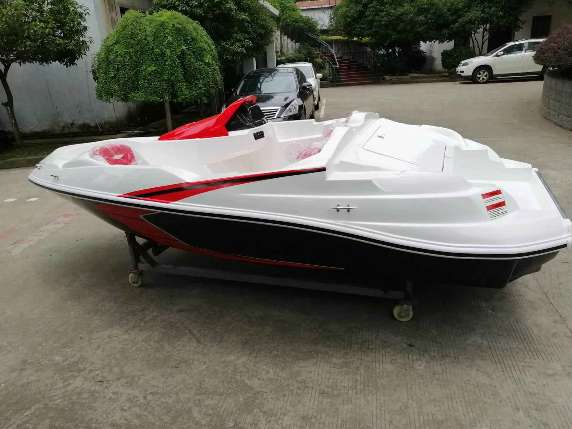 4.4m Speed Sport Luxury Motor Fishing Boat/Yacht with 4 People for Sale From China