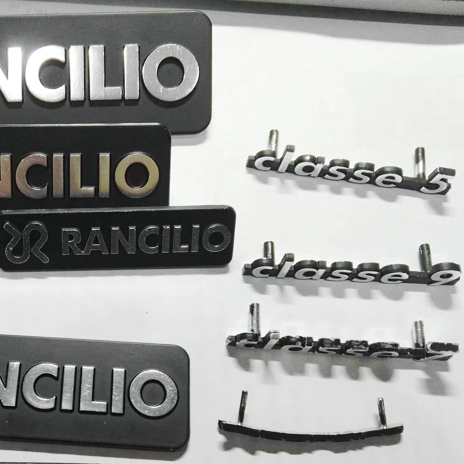 شعار مخصص 3D Metal Badge Name Plate Graphic Overlay Metal الملصق