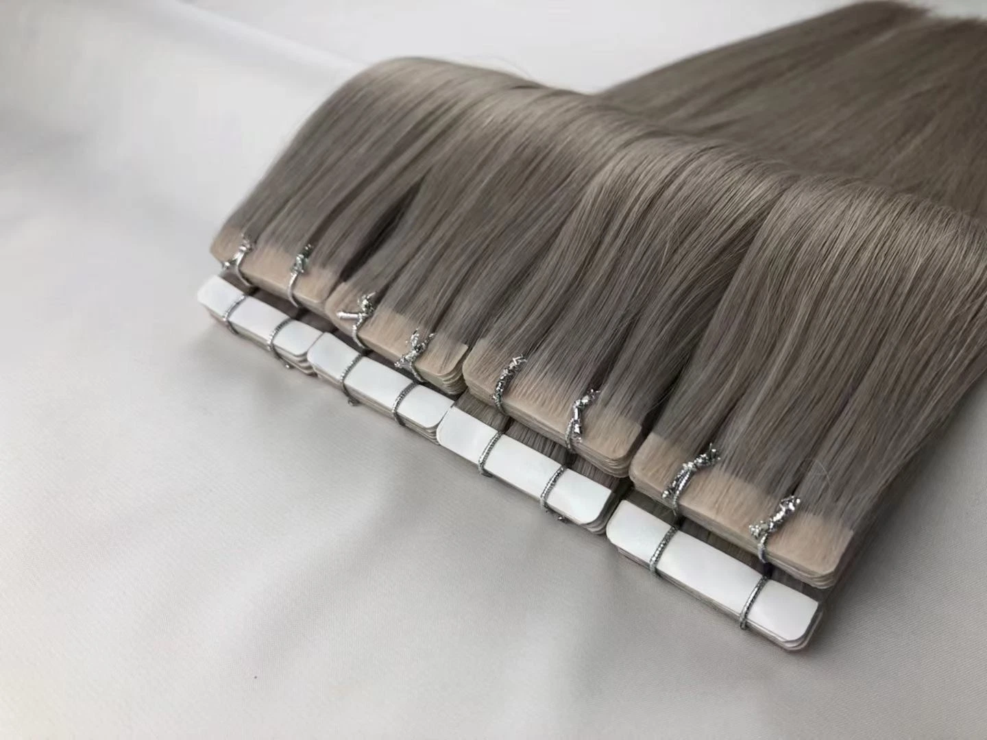 Salon Quality Virgin Double Drawn Remy Cuitlce Ash Blonde Ombre Tape in Human Hair Extension