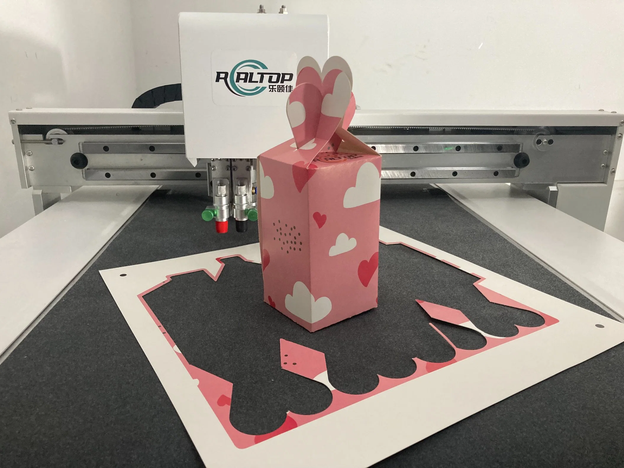 Realtop Digital Cutting Plotter for Printed Kraft Paper