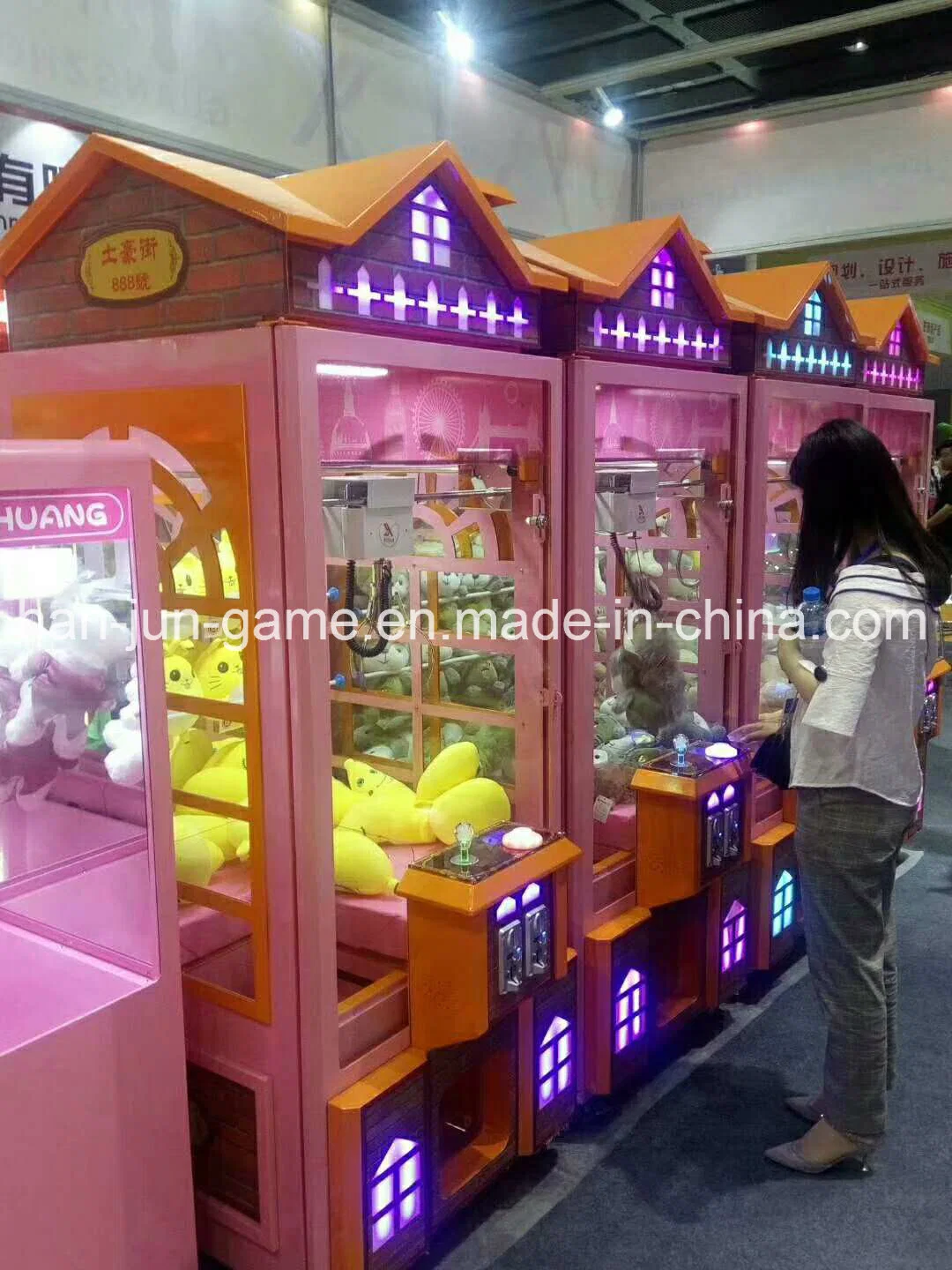 The Luxury Villa Toys/Doll Crane Gift /Prize Game Machine with Metal Cabinet