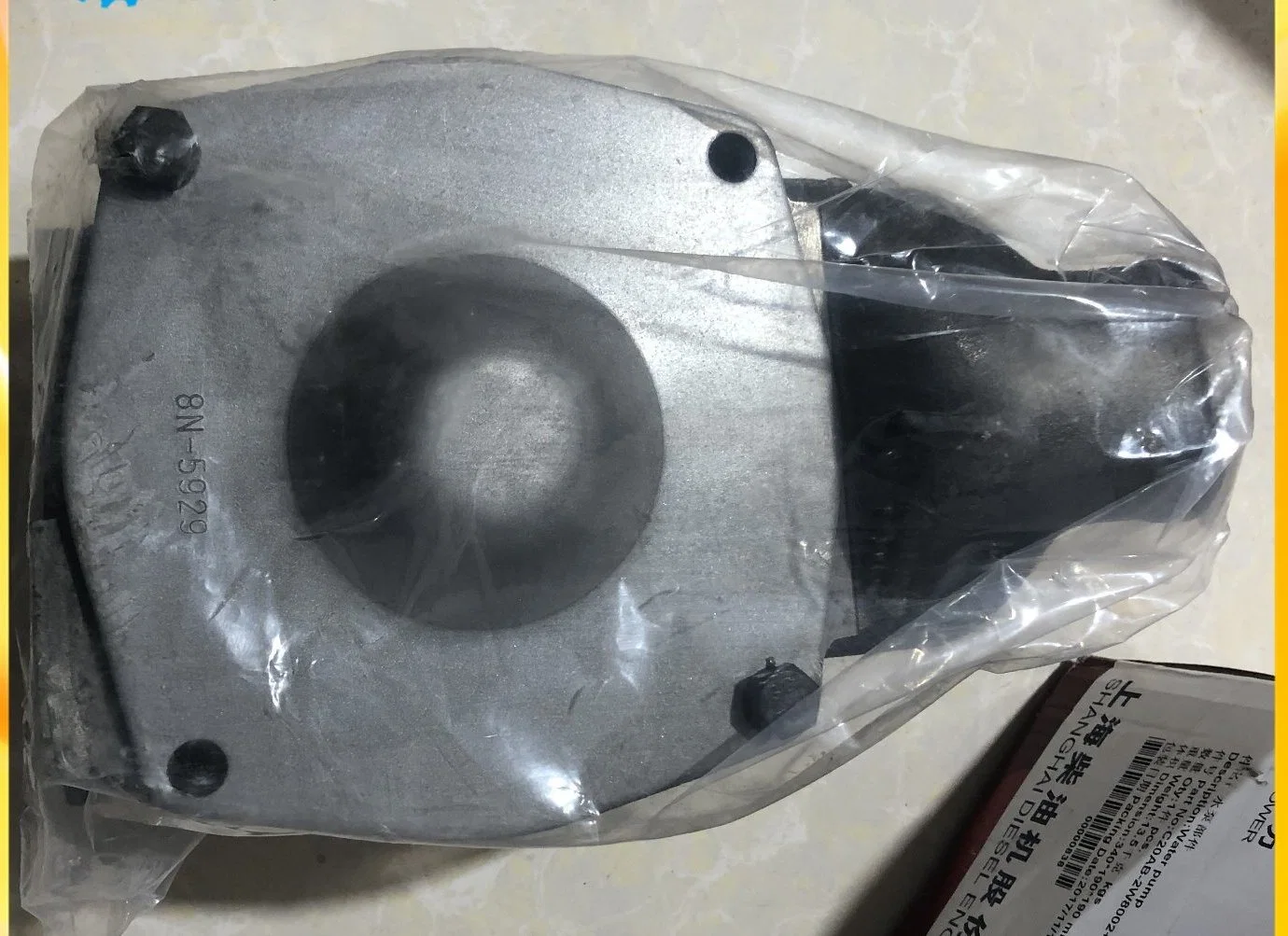 Shangchai Cat 3306t Diesel Engine Parts 2p0661 2p0662 2W8001 2W8002 Water Pump for Sale