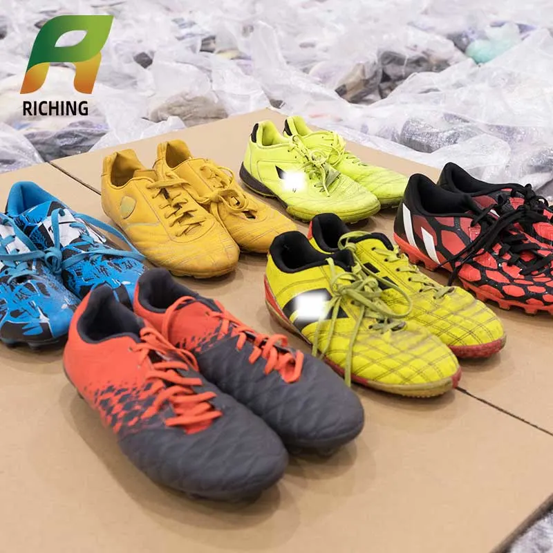 Comercio al por mayor grueso de segunda mano Hombres Mujeres botas de fútbol de la marca de la marca original del Reino Unido usa zapatos de fútbol de Alemania fardos Proveedor