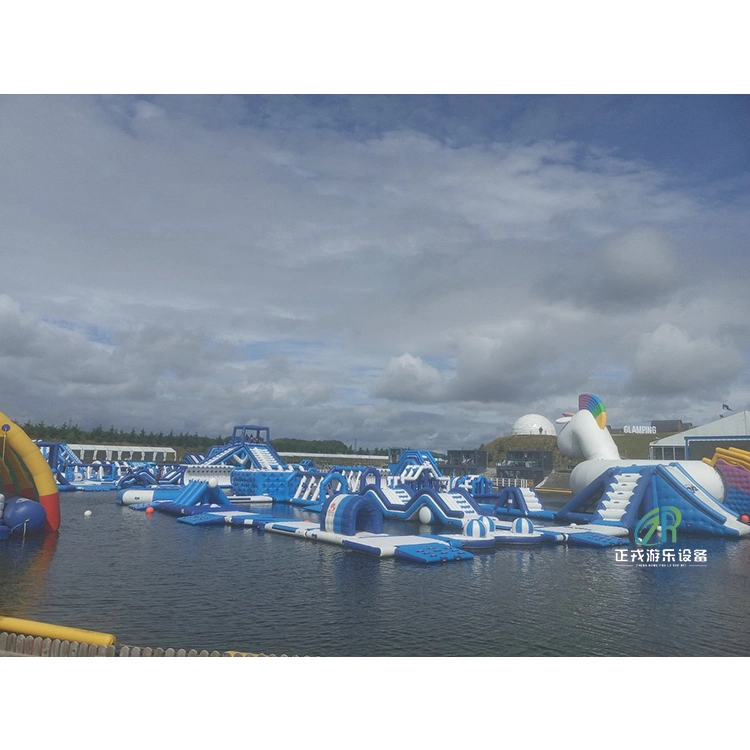 Parc d'attractions gonflable PVC Jumping Inflatable Water Amusement Park