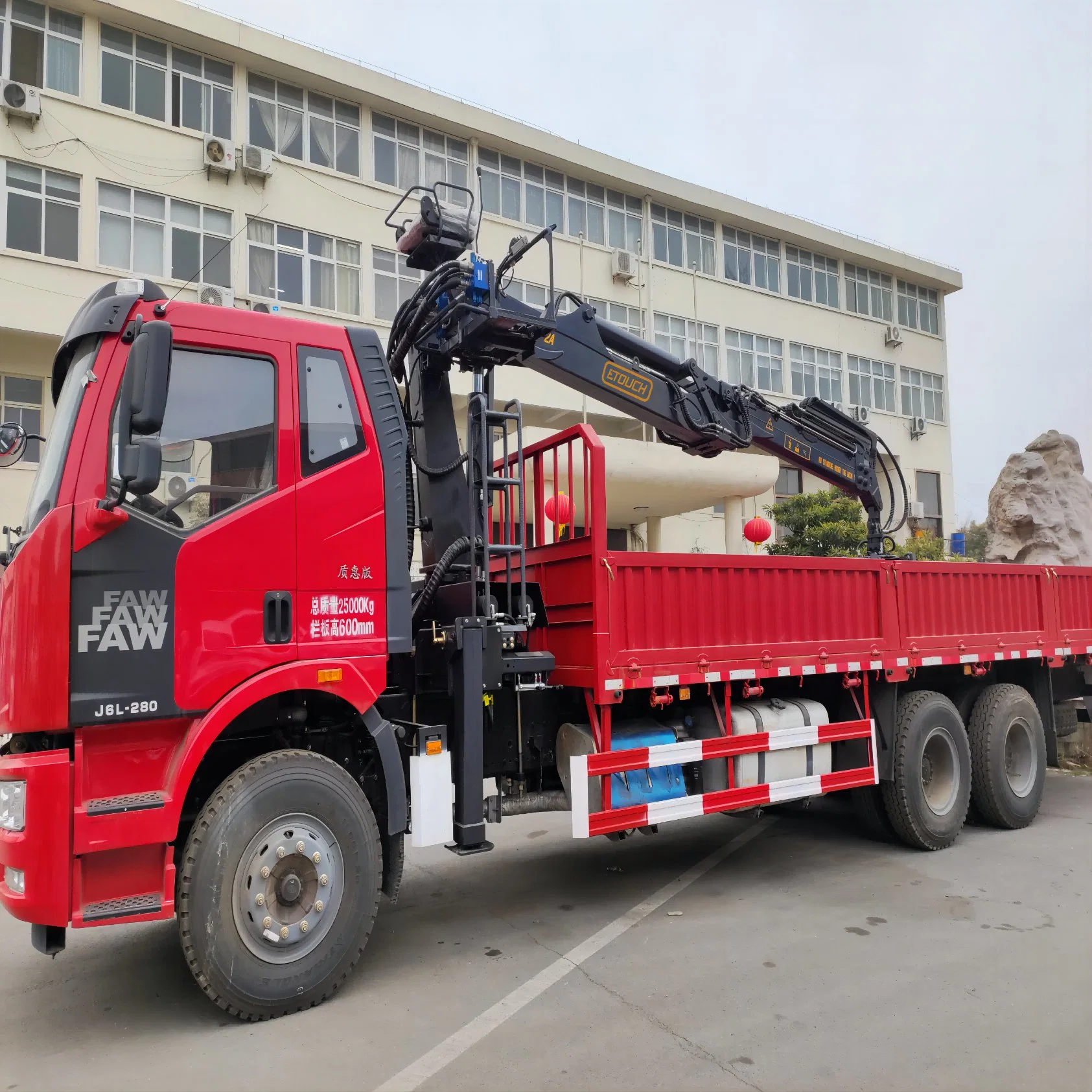 Lifting Equipment Used in Build Construction Easy Operation Hydraulic Truck Mounted Crane