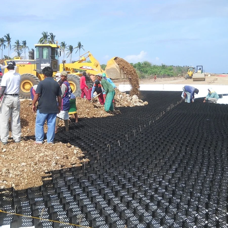 نظام الاحتواء الخلوي للتربة البلاستيكية HDPE Geocelda Geocell لمكافحة التآكل في البناء وحماية المنحدرات