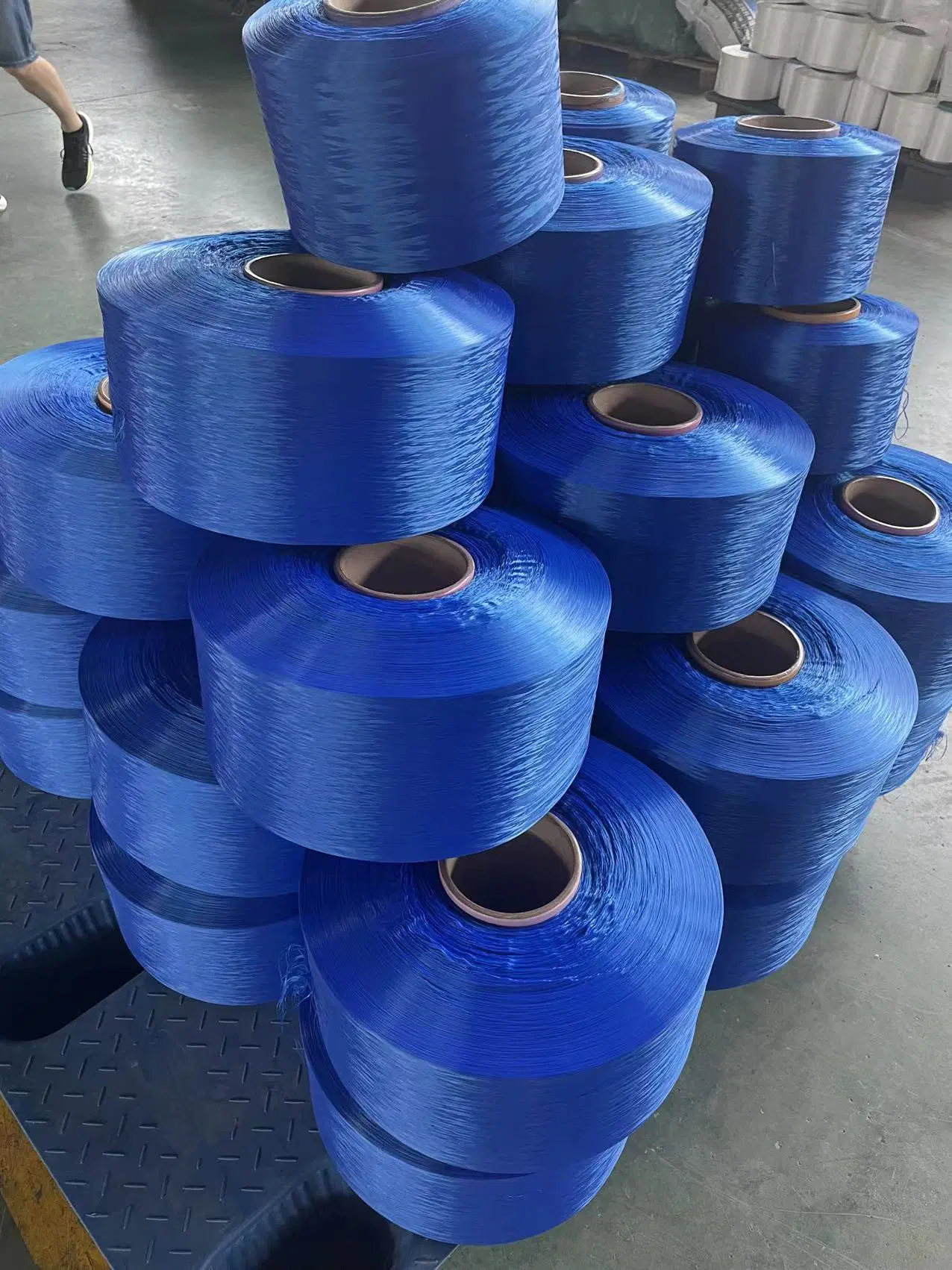 Yarn PP 840d/Polyropylene FDY Yarn لحزام الرصف