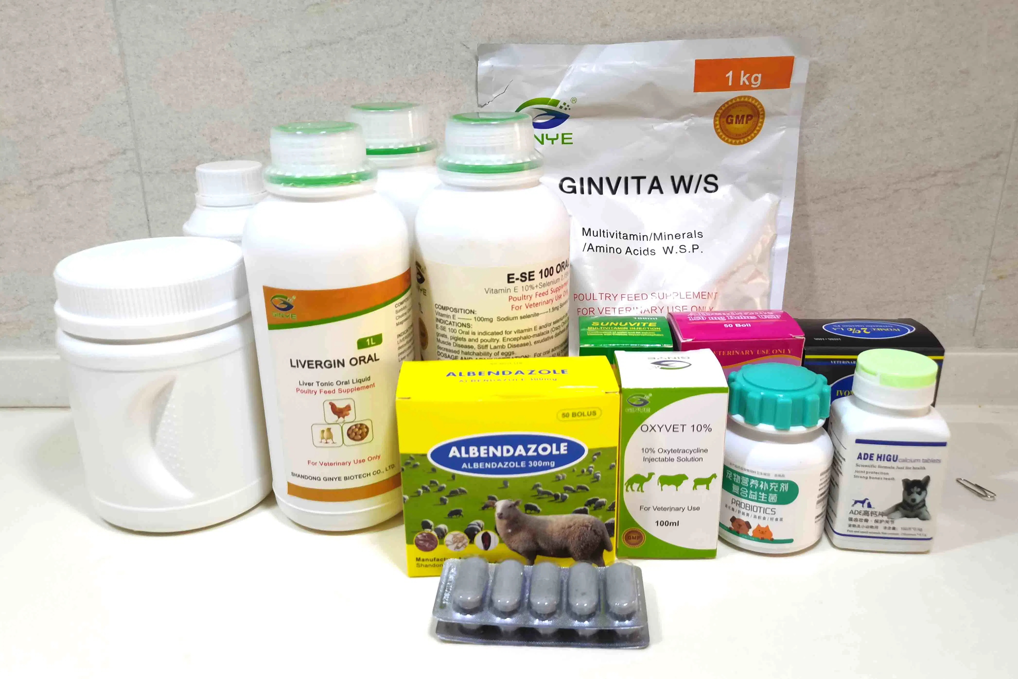 Proveedor de Medicina Veterinaria Levamisol 20% polvo soluble en agua Ganadería de aves de corral Cerdos de ovejas