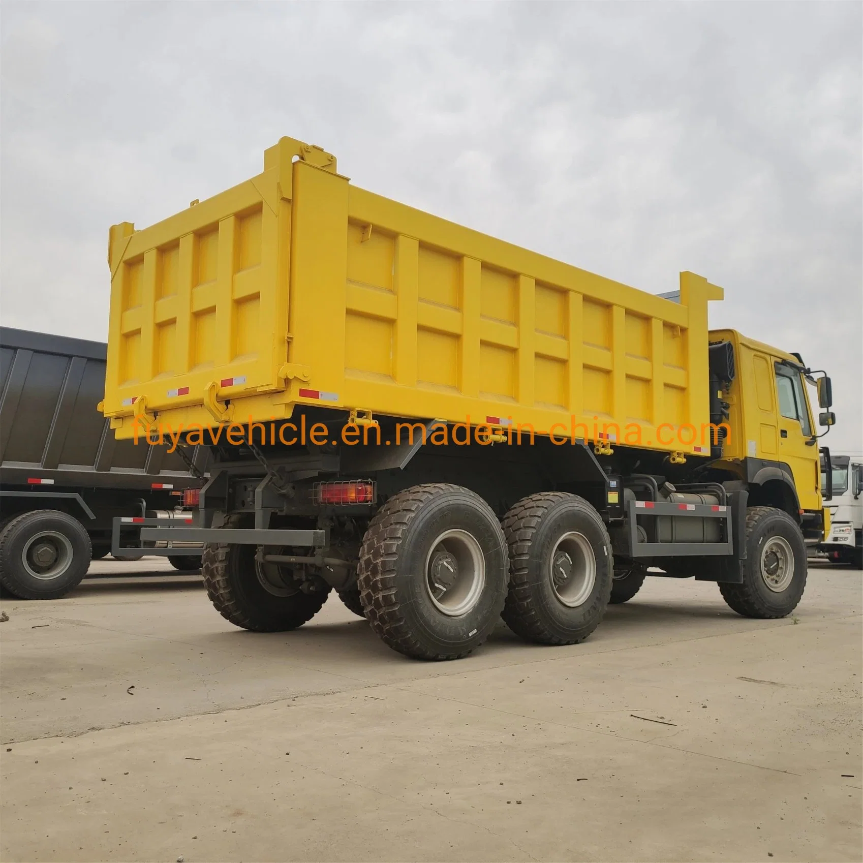 Heavy Manual 20m3 HOWO 20ton-25ton 6X6 off Road Mining Truck