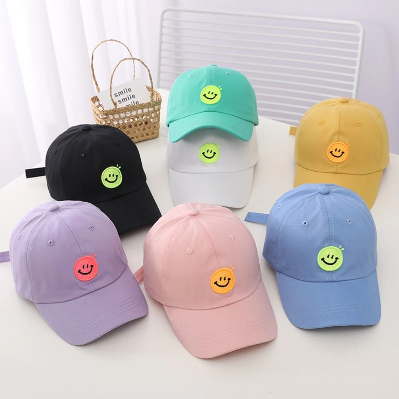 Großhandel 10% Rabatt Custom 6 Panel Cotton Candy Farben Lächeln Gesicht Stickerei Logo Baseball Cap für Männer Frauen