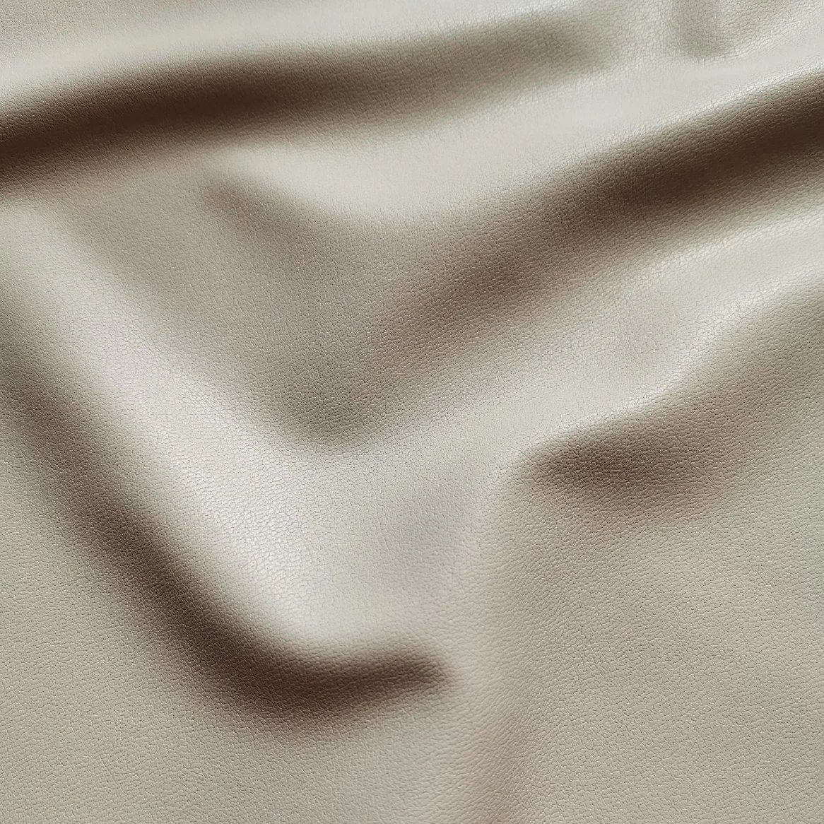 Manufacturer Light Weight Synthetic PU Leather Fabric with Soft Hand-Feel for Trench Coat