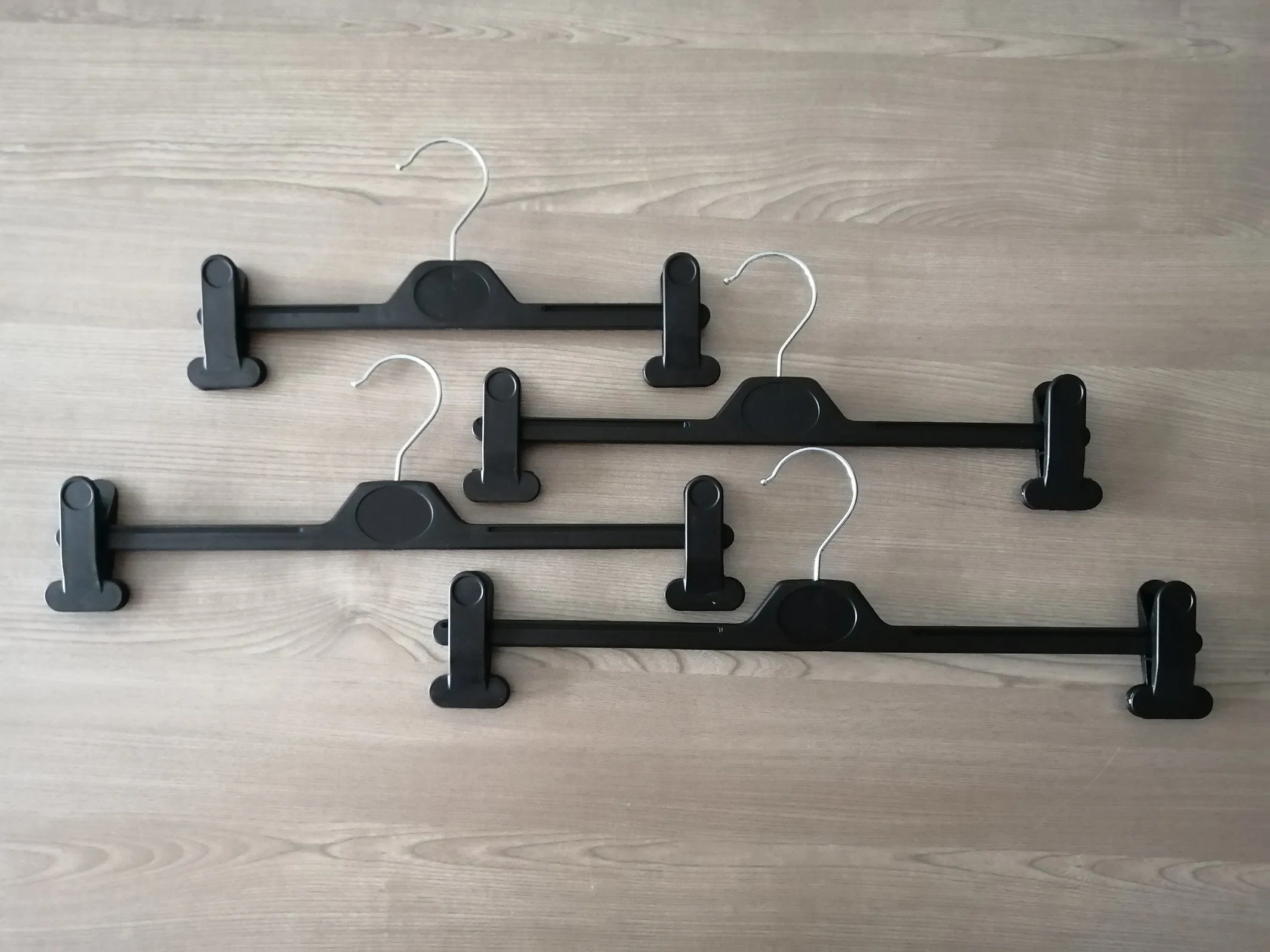 Plastic Rack Trousers, Dress and Skirt Bottom Hanger with Metal Hook and Clips