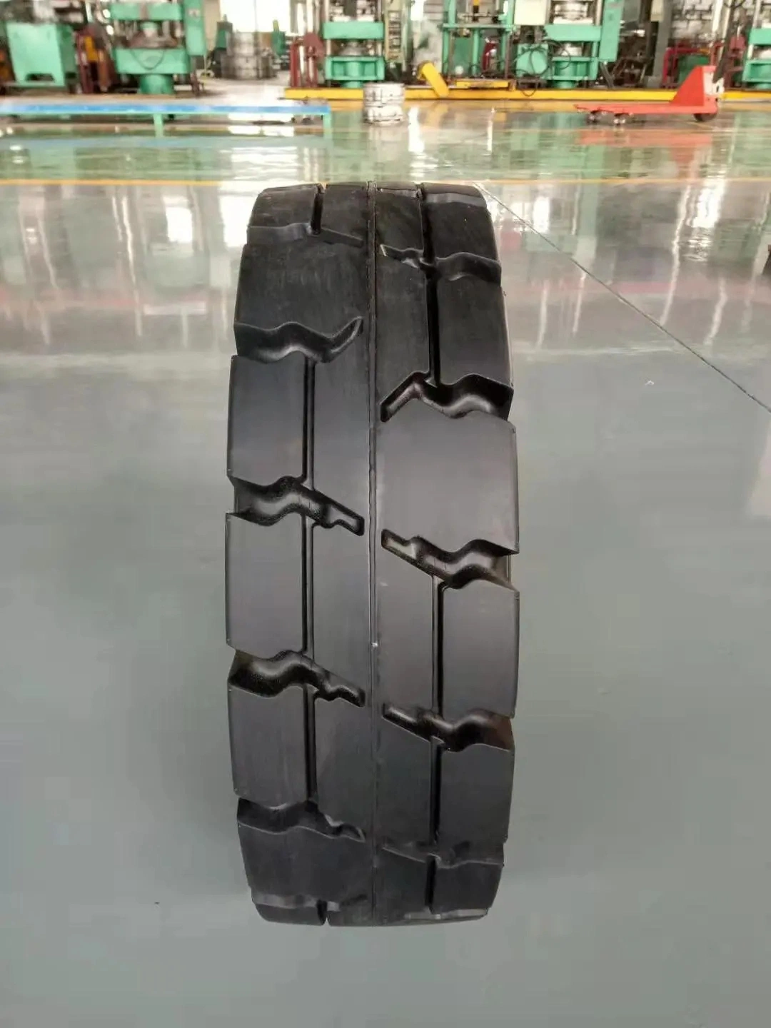 Heavy Duty Solid Industrial Tire/Skid Steer Tire 30*10*16 33*12-20 10-16.5 12-16.5