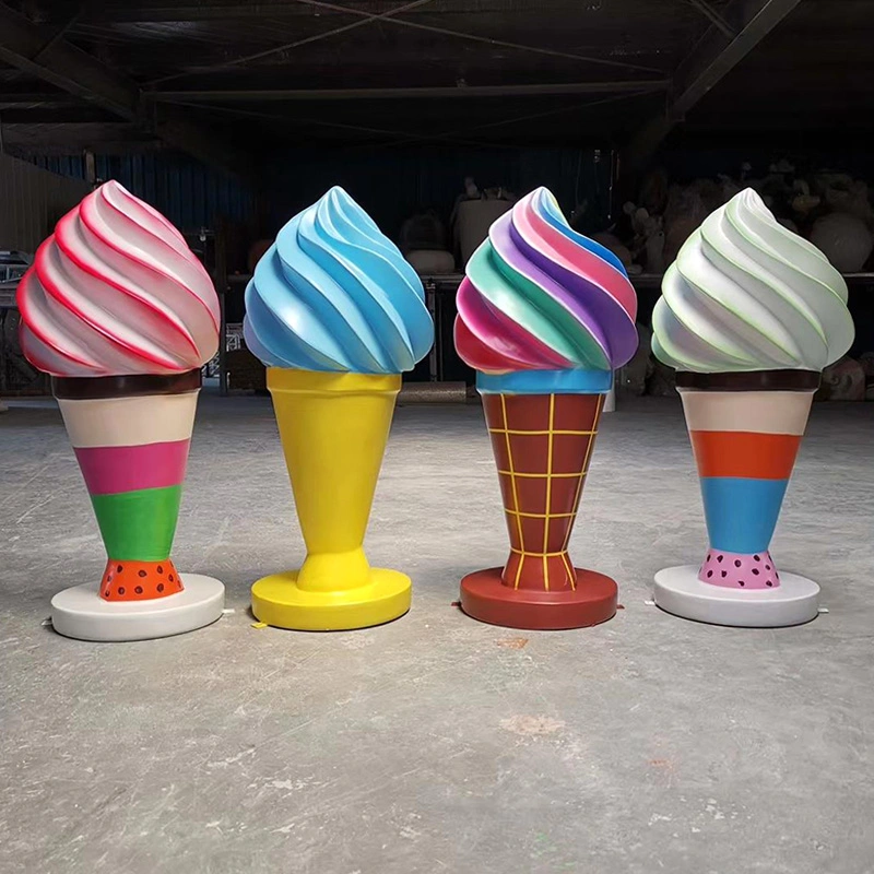 Decoraciones navideñas de cono de helado de fibra de vidrio falsa para uso en exteriores