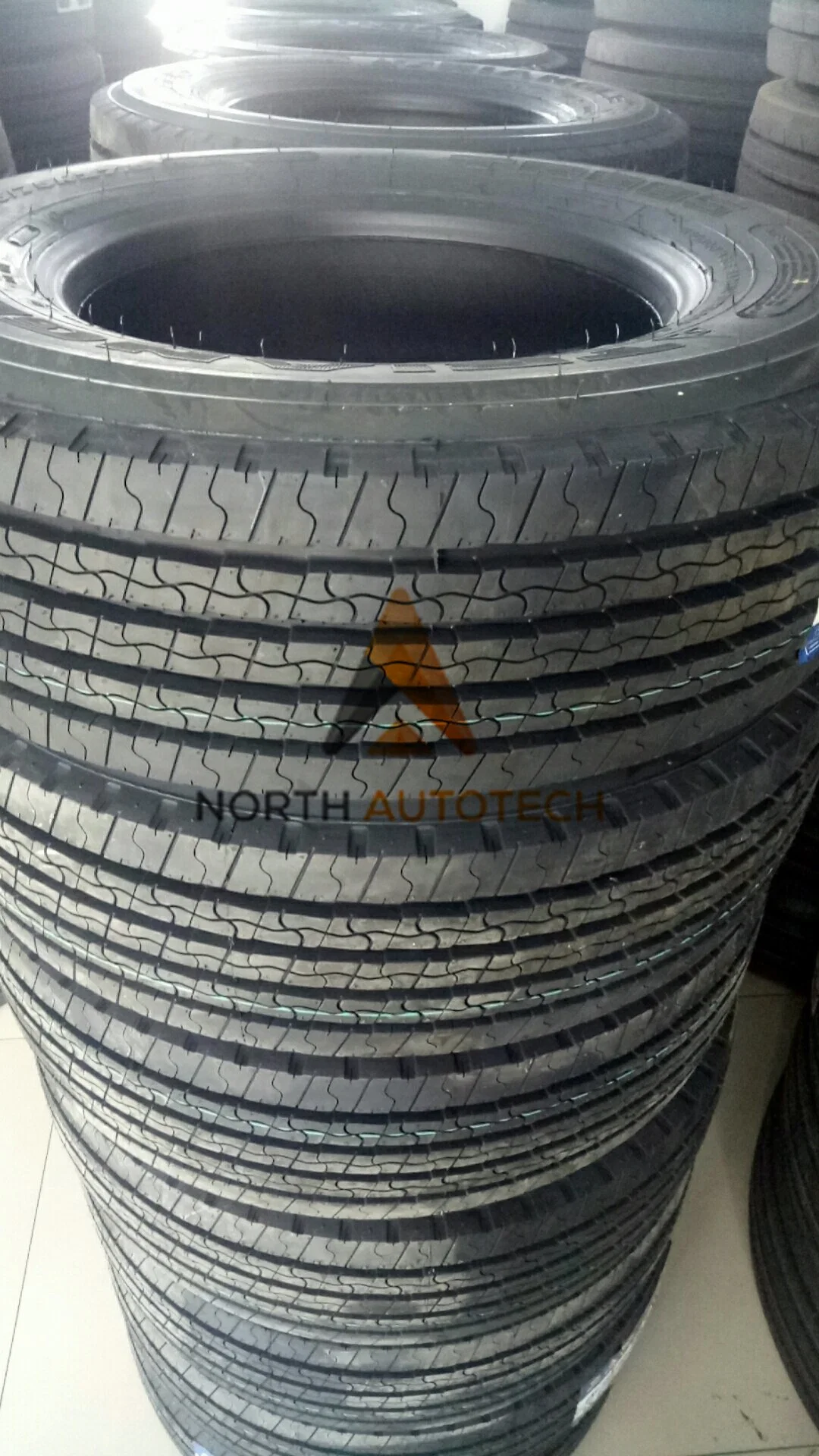 إطارات Raial Truck/Trailer Tire 235/75r17.5 18pr مقاس 17.5 بوصة عالية الجودة