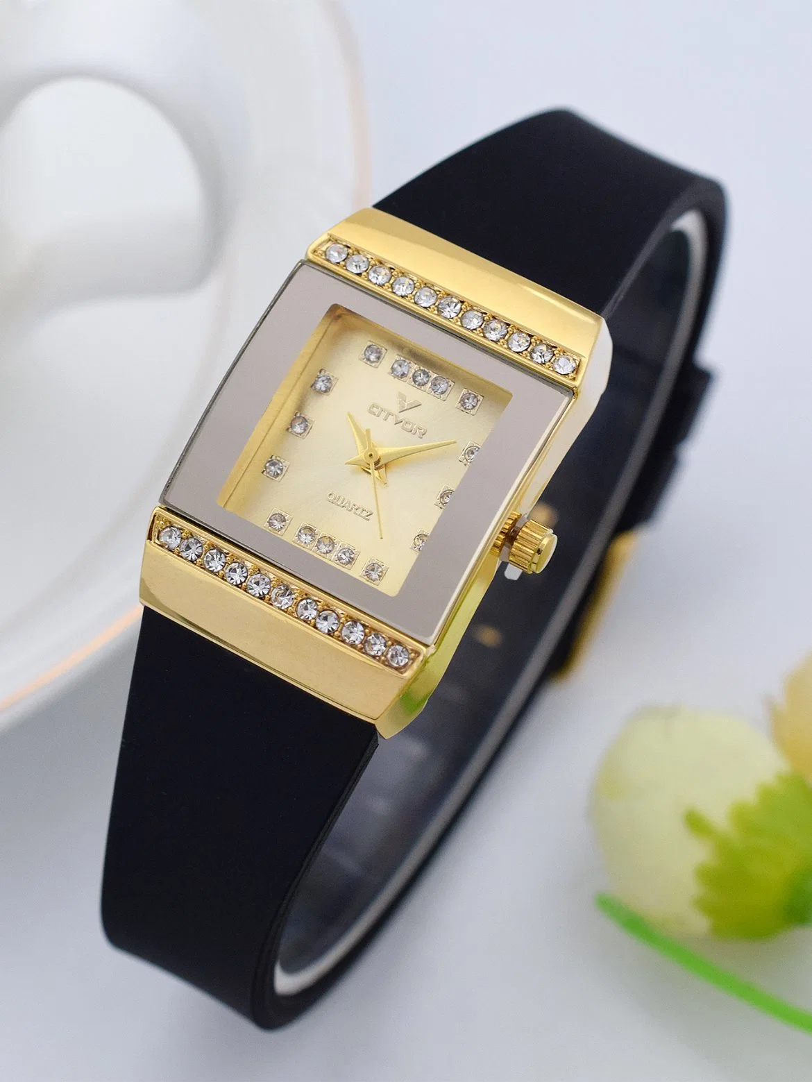Heißer Verkauf Wasserdichte Silikon-Armband Lady Watch Alloy Watch