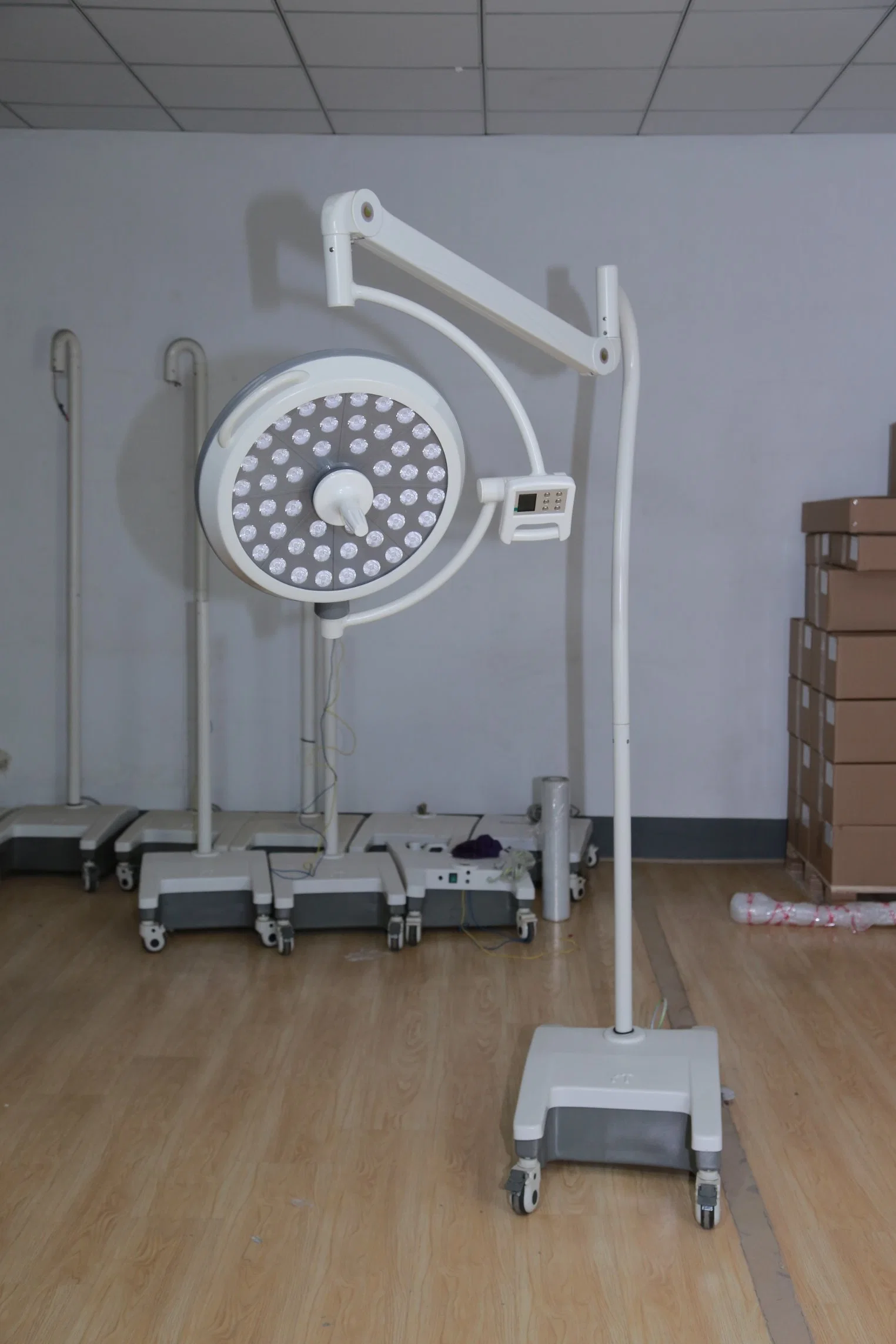 Ltsl34b 120000lux Illumination Cold Light Operating Theatre Lamp Mobile Type Operation Lamp