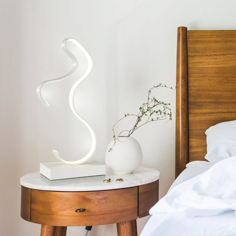 Decoración moderna Nordic Mini Hogar dormitorio lectura Escritorio Noche aluminio Lámpara de mesa LED de PVC Wake up