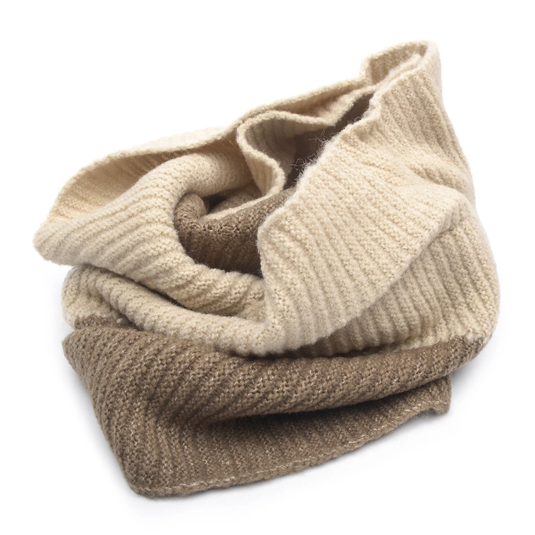 Écharpe circulaire en tricot de laine mohair pour l'hiver avec logo personnalisé. Écharpe douce et chaude pour femmes en acrylique.