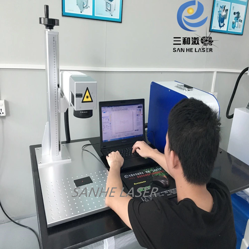 La Chine économique CNC La gravure laser à fibre/machine de découpe 30W 50W de l'imprimante de la Russie Rustraila