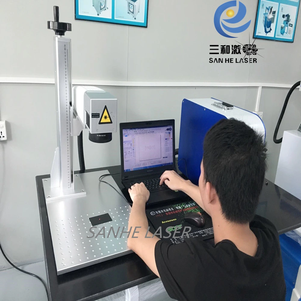 China económico fibra CNC gravura a laser/máquina de corte Impressora 30W 50W Rússia Rustraila