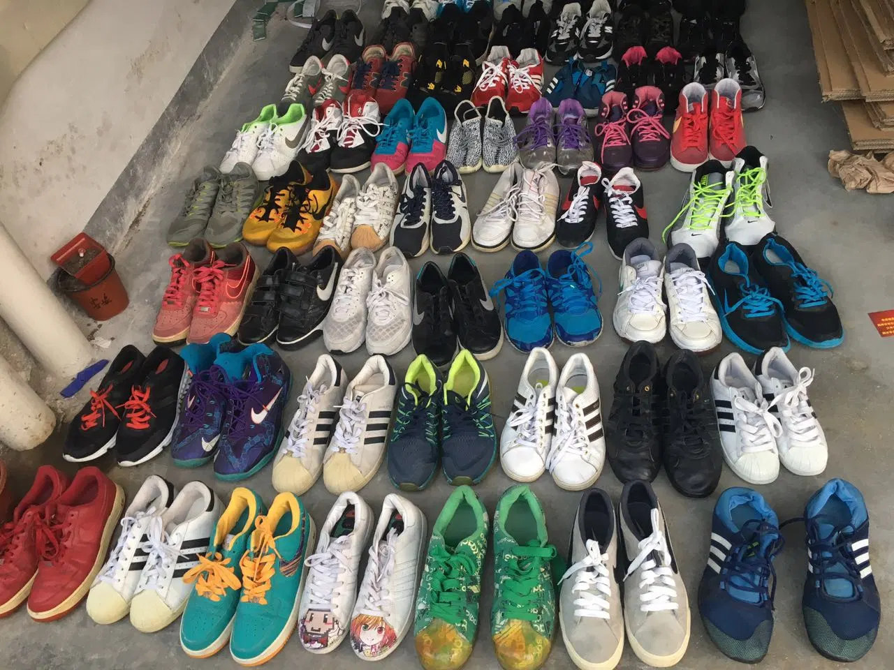 Used Casual Sports Running Shoes for Children Ladies and Men