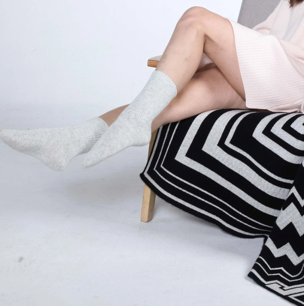 Women&prime; S Leisure Rib Knit 100% Cashmere Ankle Socks
