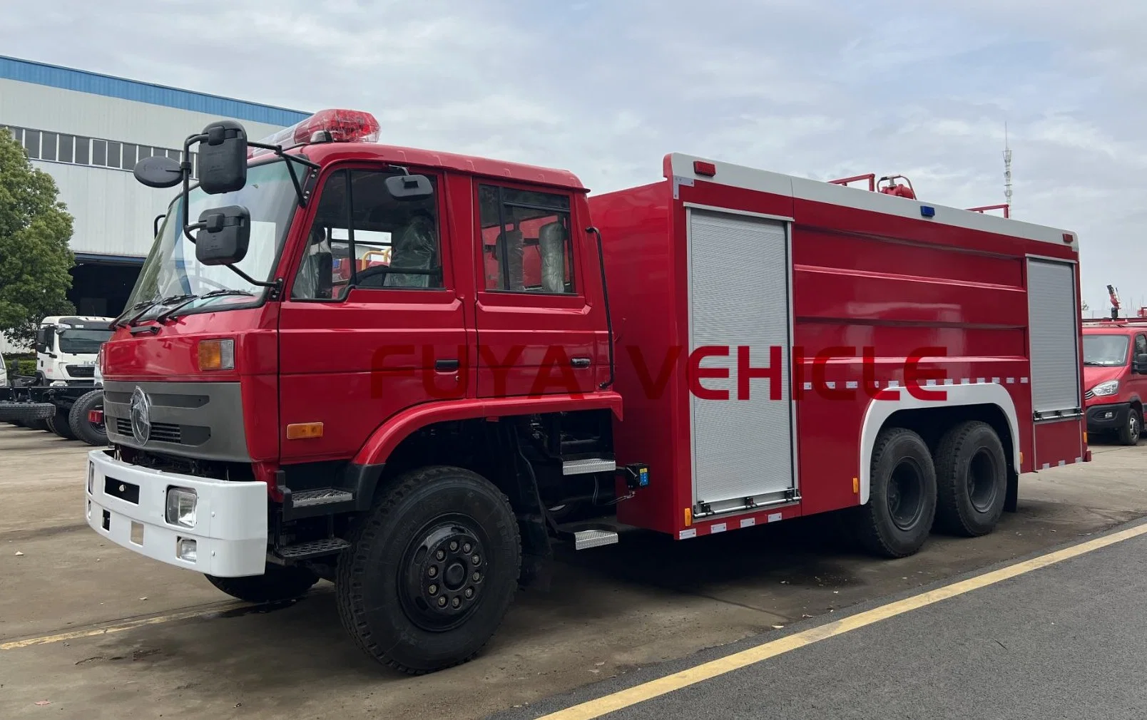 Dongfeng mousse d'eau pour usage intensif combinée 12000litres 12m3 lutte contre les incendies Chariot/camion à moteur d'incendie