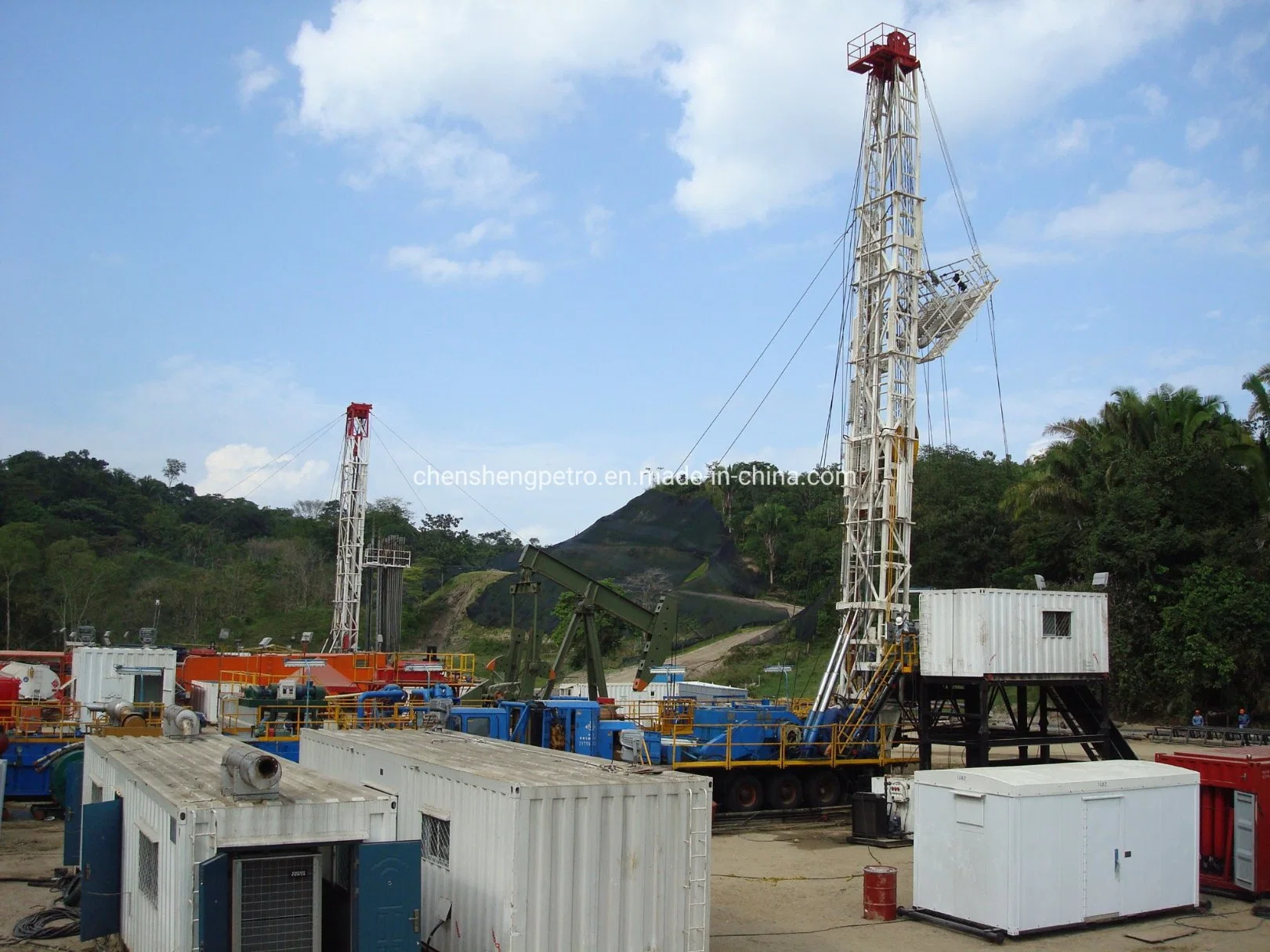 Concluída a API do Serviço de perfuração de petróleo XJ350 Workover Rig Zj10 60t/80t/90t 1000m Veículo Montado Perfuraçaäo Zyt Petróleo da unidade de tracção