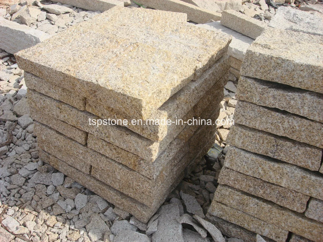 Rusty Yellow Granite Cubic Stone for Paving