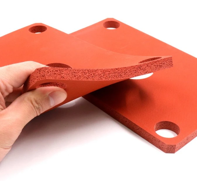 Support en mousse de silicone découpée sur mesure, résistant aux températures élevées Feuille de mousse non standard produits en silicone personnalisés en usine