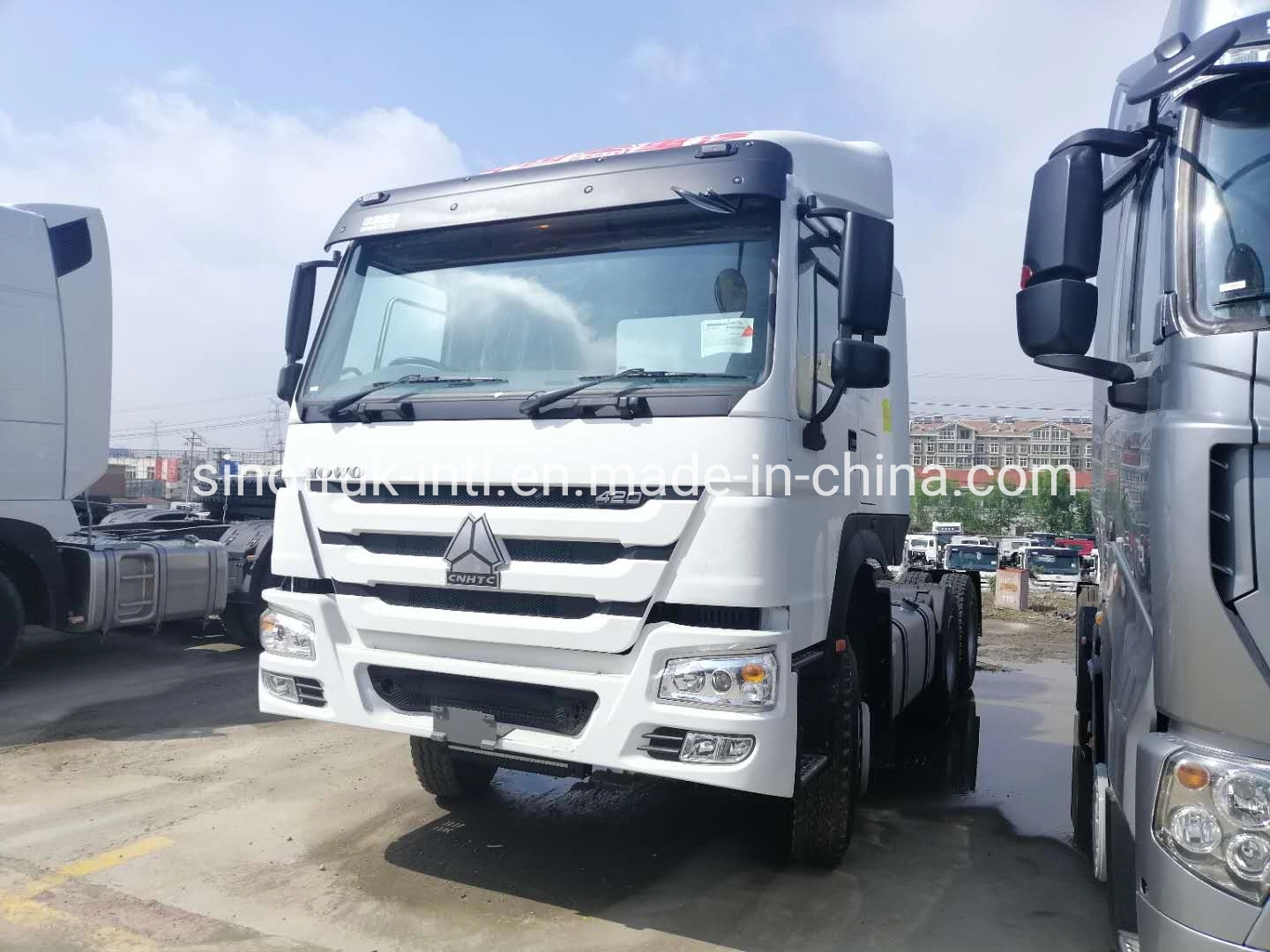 تم استخدام Sinotruck HOWO 336 371 420 HP 6X4 4X2 10 رأس شاحنة جرار بمحرك عجلة للبيع