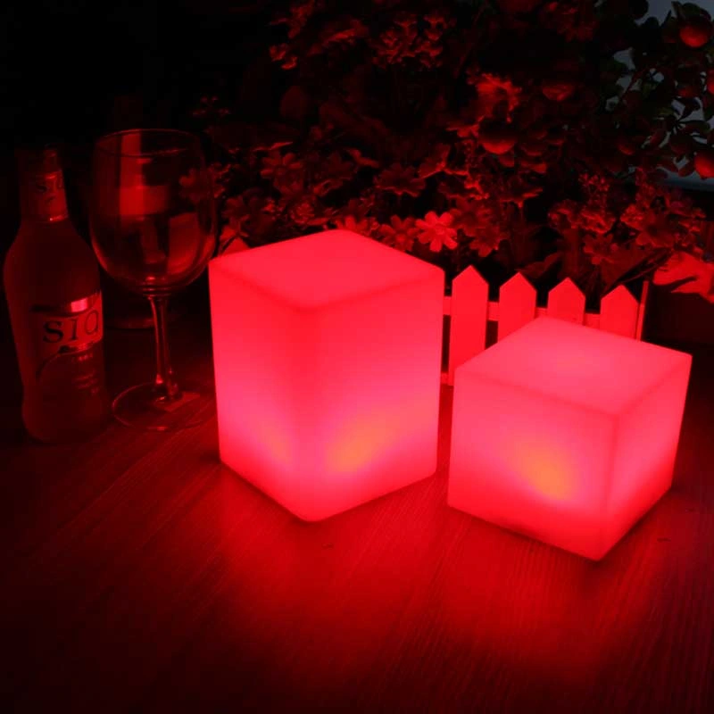 Светодиодная панель системы домашнего освещения Мебель Пластиковая малая Cube LED Настольная прикроватная лампа с аккумулятором