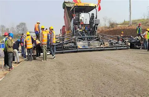 RP1655t 16,5 m Pavage de route de la machine pour le collage de l'asphalte finisseur RP1655t avec de bonnes performances