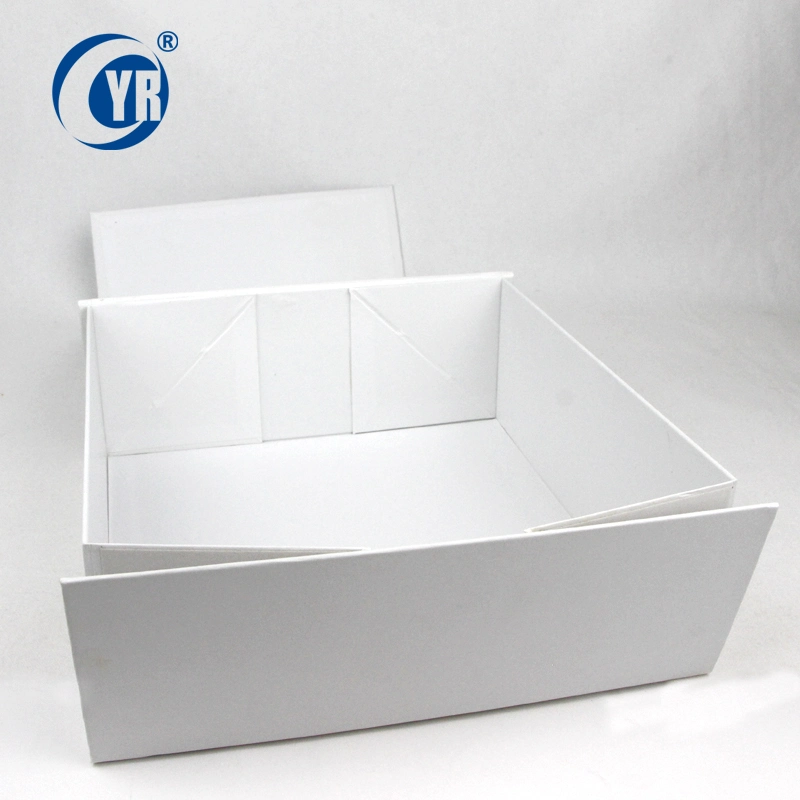 Boîte-cadeau pliante en papier cartonné blanc de luxe pour vêtements, écharpes et serviettes avec fenêtre transparente.