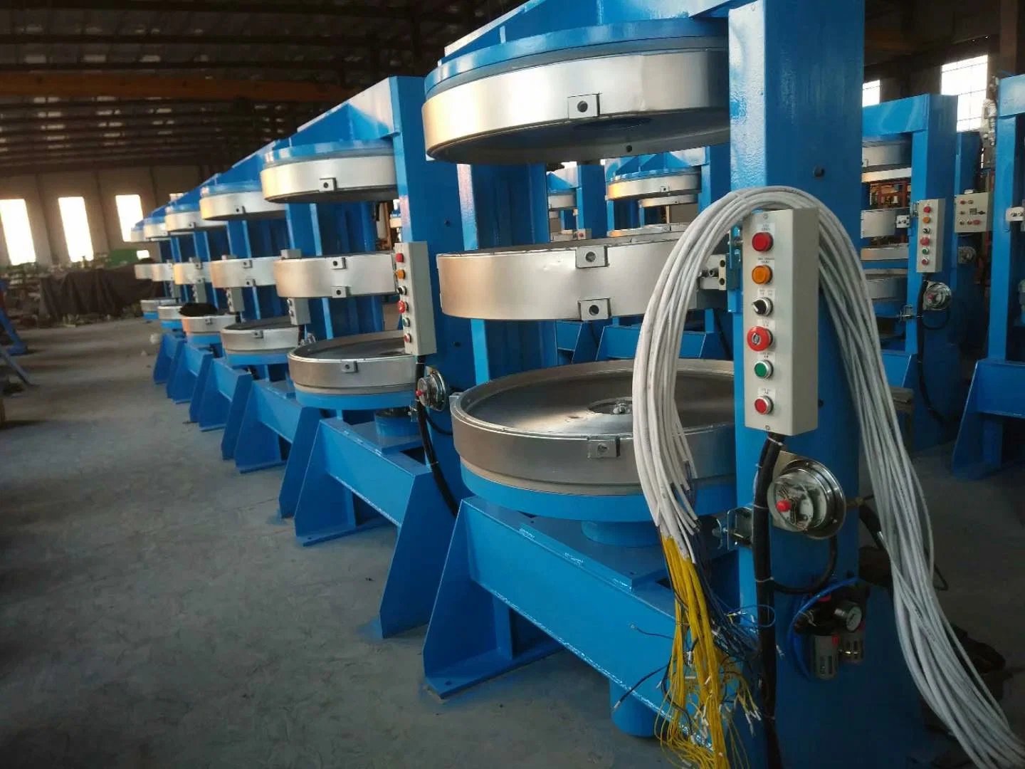 Motorcycle Tyre Inner Tube Vulcanizing Machine with New Factory Price