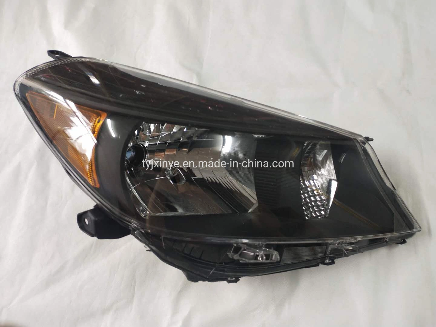 Wholesale/Supplier Factory Price Best Service Headlamps Front Headlights for Yaris Vitz " 14 2D Auto Body Kits