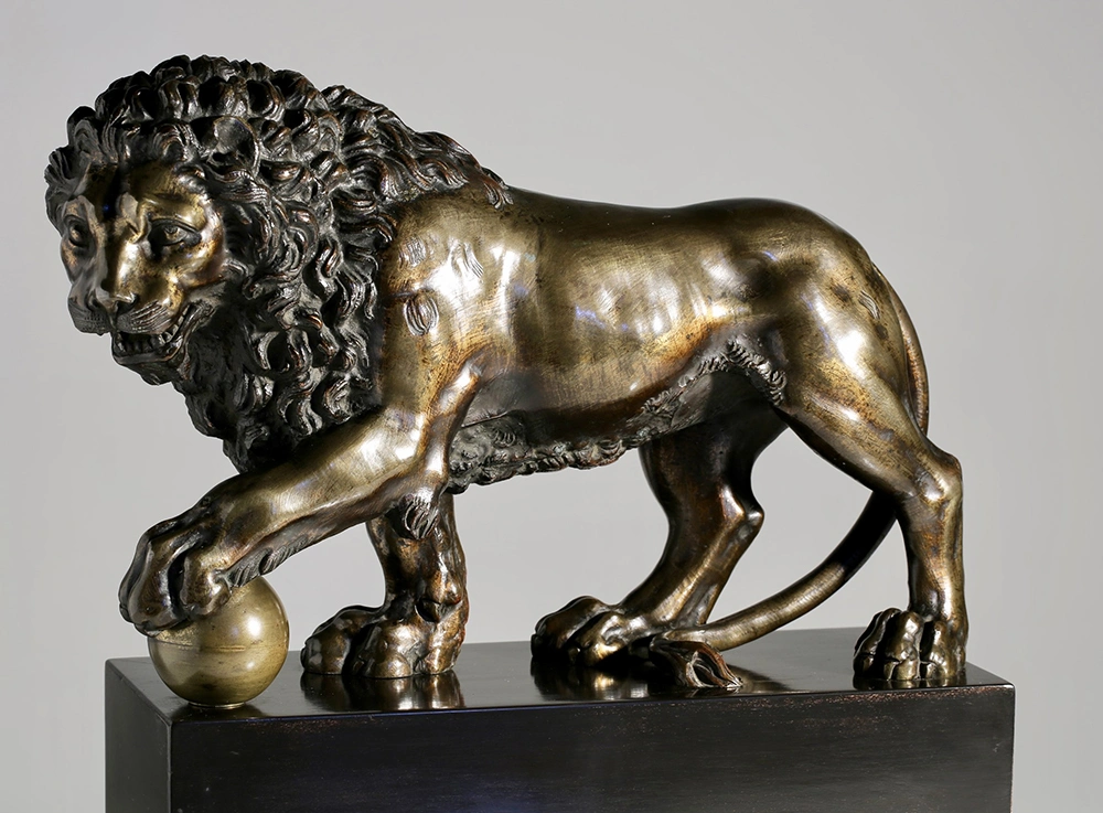 Ferocious Big Size Lion Statue Brass Lion Staring at Front Sculpture